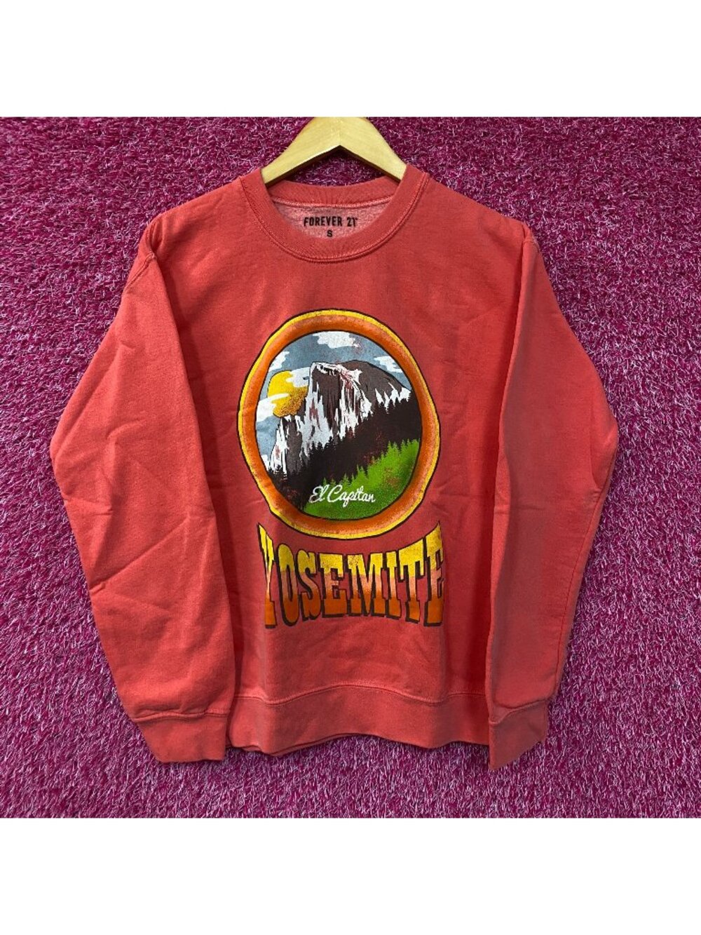 Yosemite National Park Crewneck Sweater size small